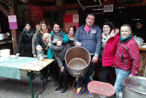 Jótékonysági főzés az addiktológia munkatársaival